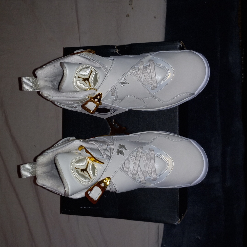 Size 5 AIR JORDAN 8 RETRO C&C BG. Never worn or even touched concrete.